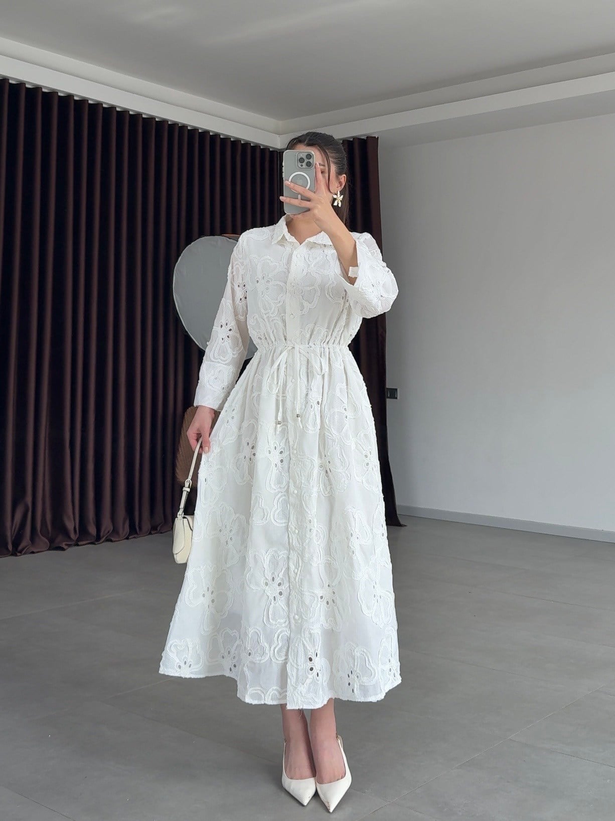 Bel Çevresi Bağcıklı Brode Elbise