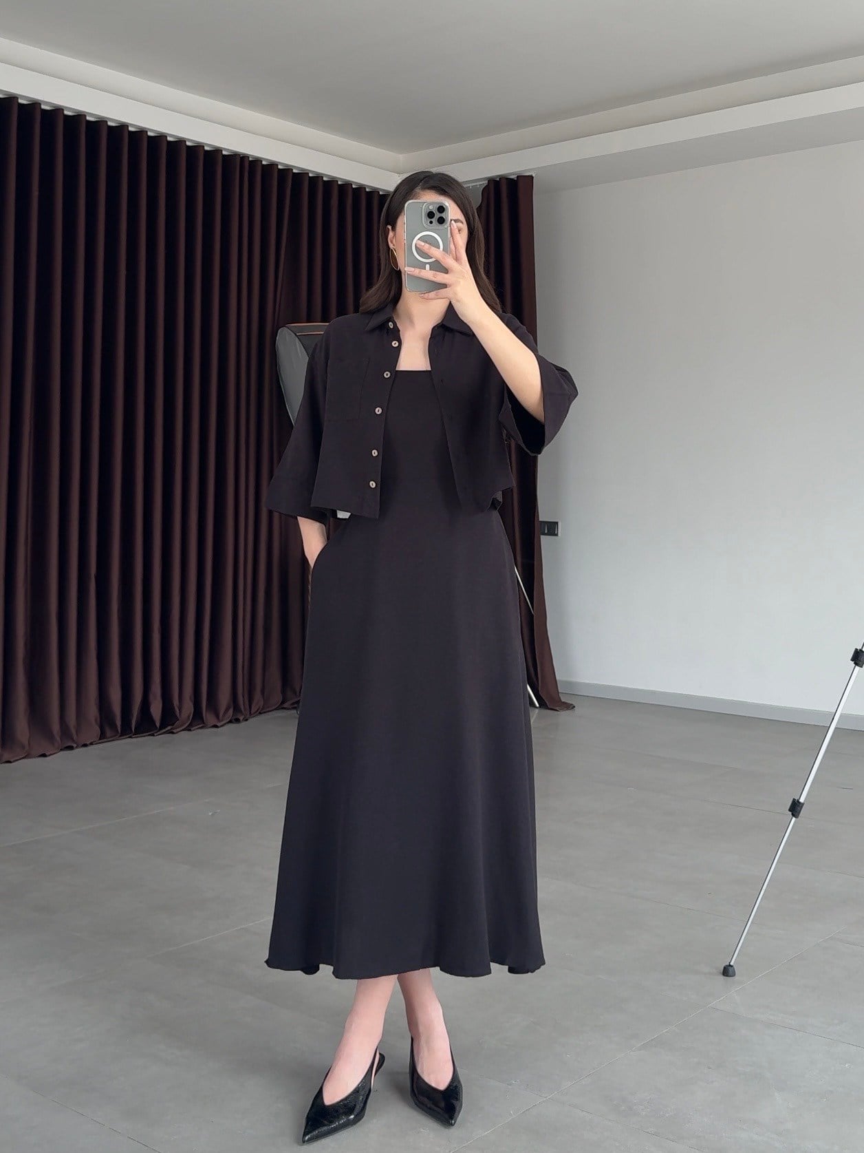 Siyah Gömlek ve Askılı Elbise