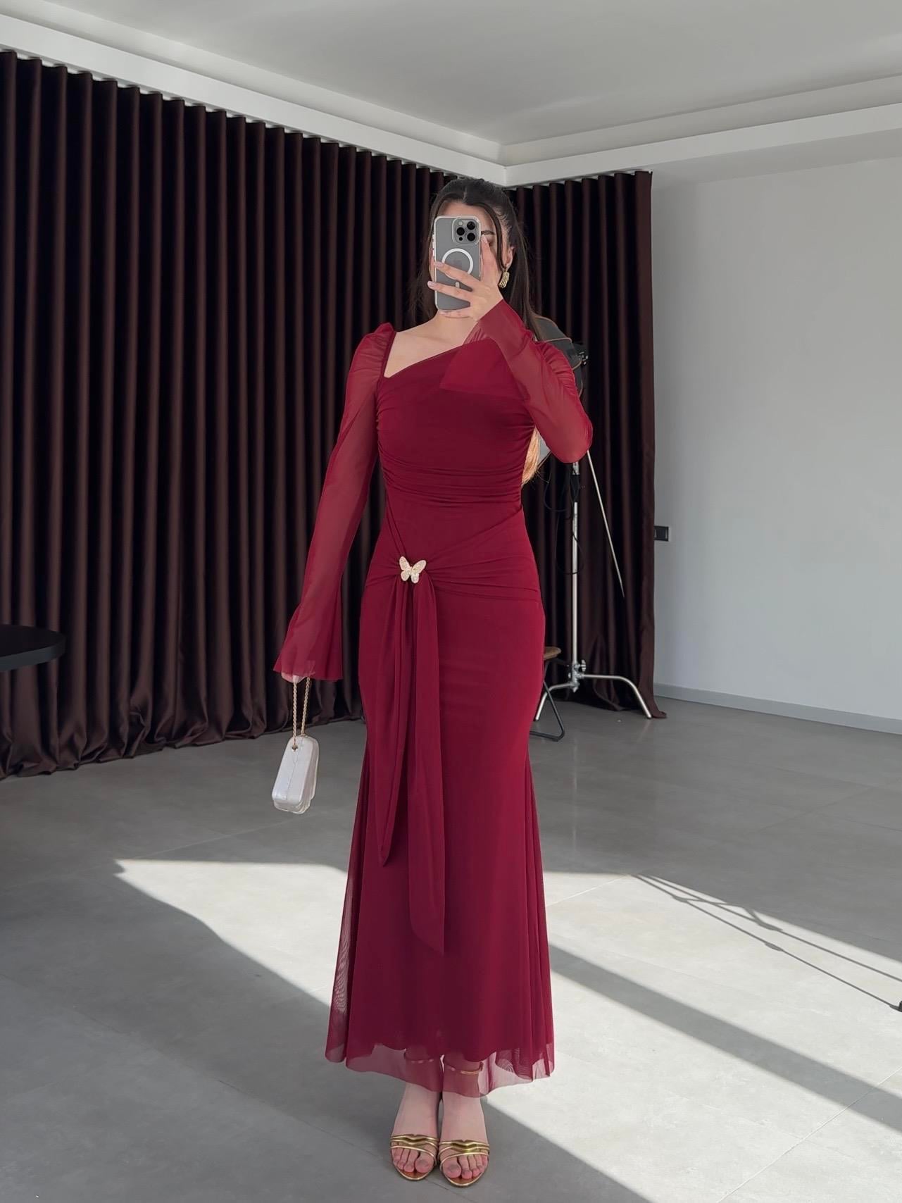 Kelebek Broş Detaylı Elbise- Bordo