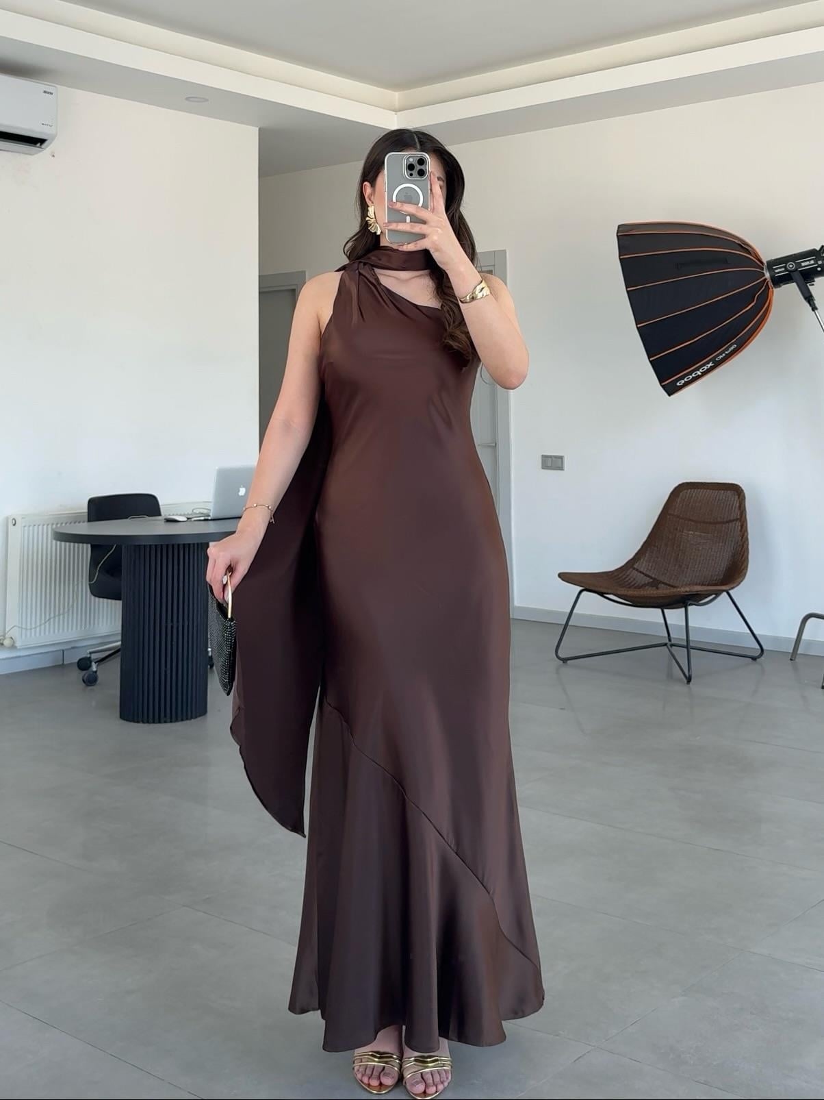 SATEN KUMAŞ ASTARLI ŞALLI ELBİSE-Kahverengi