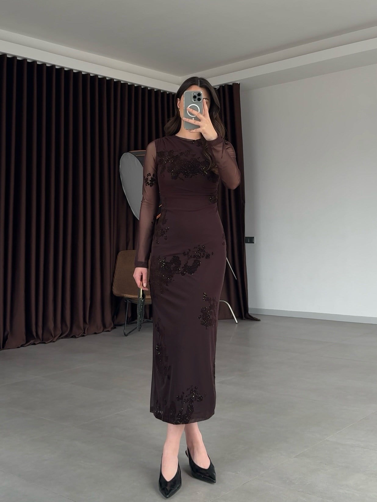 Kolları Tül Detaylı Sim Desenli Elbise-Kahve