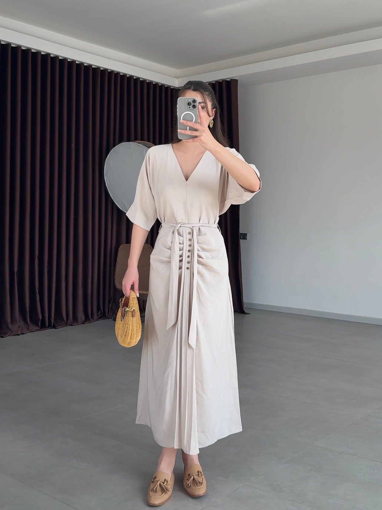 Bej Eteği Süs Detaylı Elbise