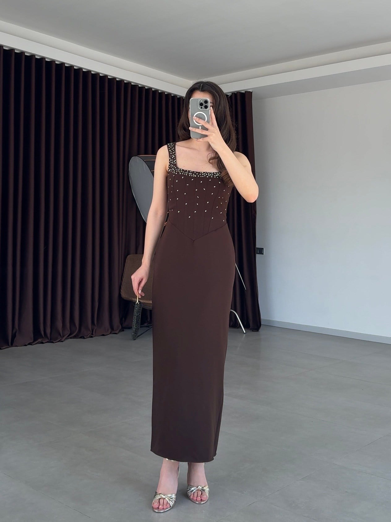 Romane Taşlı Tasarım Elbise- Kahve