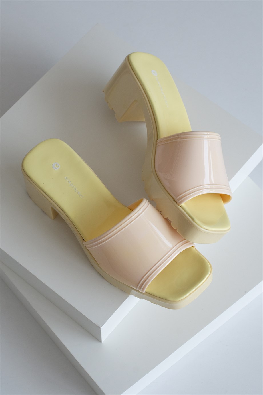 Bella Kadın Topuklu Plastik Tek Bantlı Sarı - Wolk Shoes