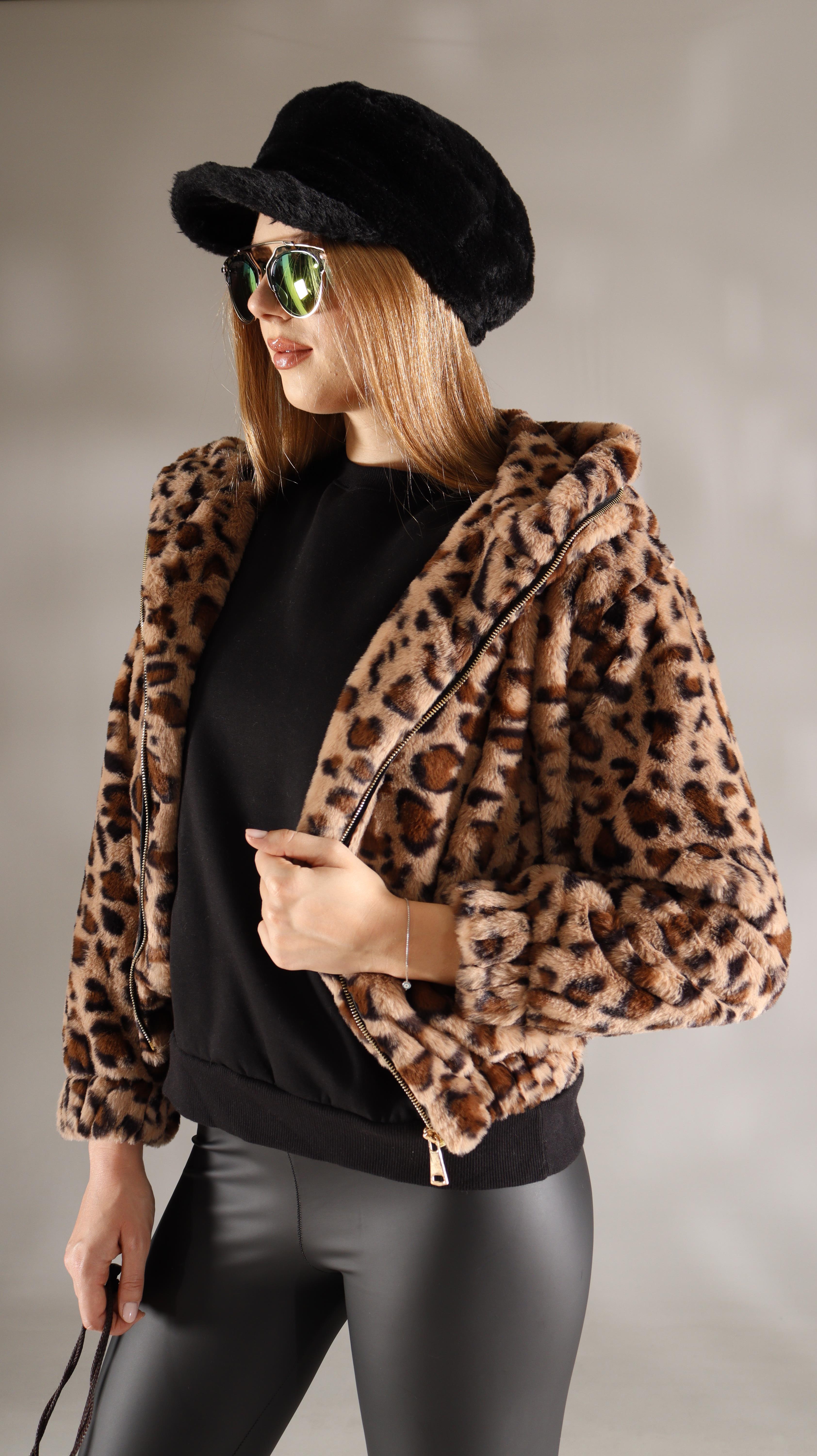 Peluş  Kısa Leoparlı MontshE TekstilPeluş  Kısa Leoparlı Mont