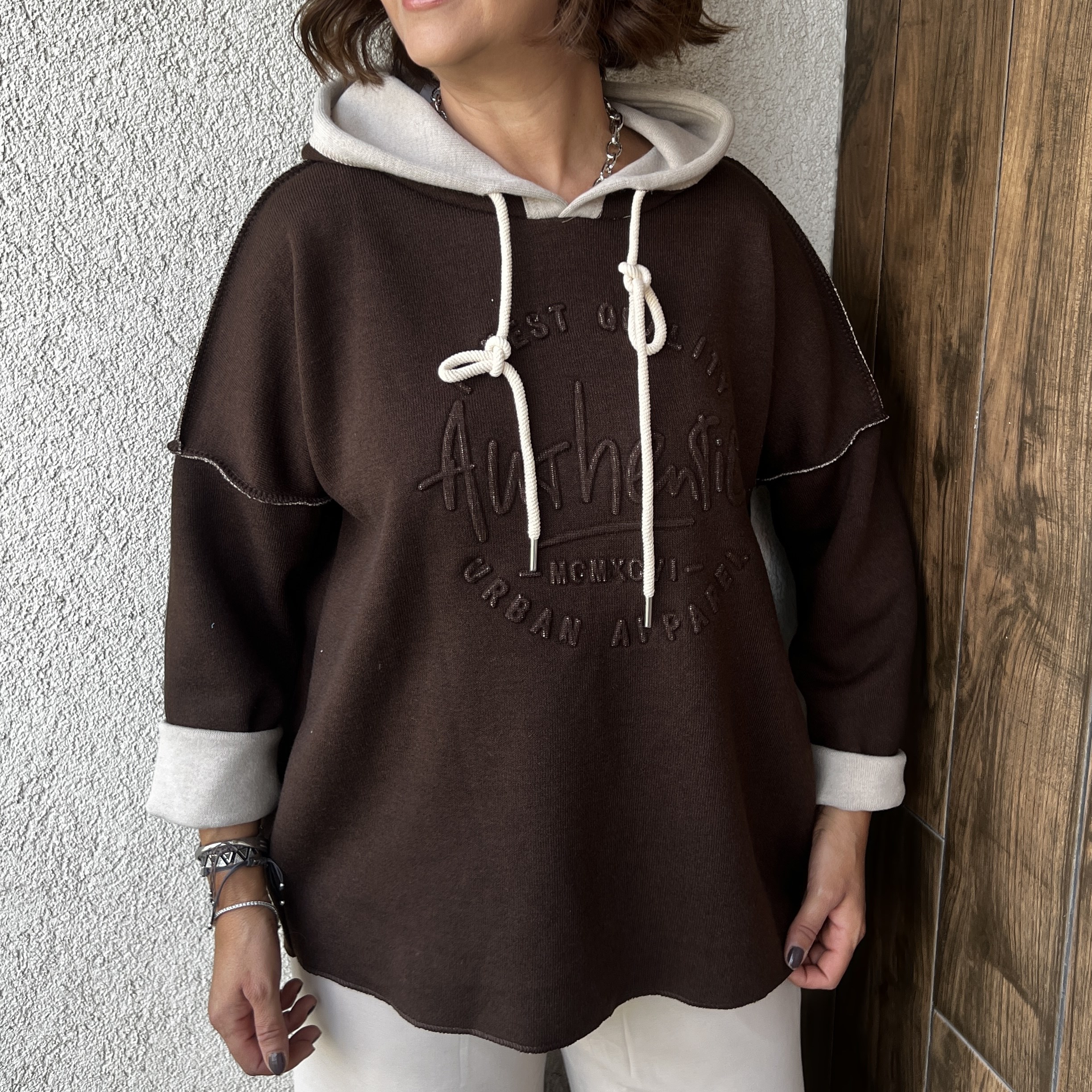 KABARTMA YAZI DETAYLI ÇELİK ÖRGÜ KAPÜŞONLU SWEATSHIRT - Kahve