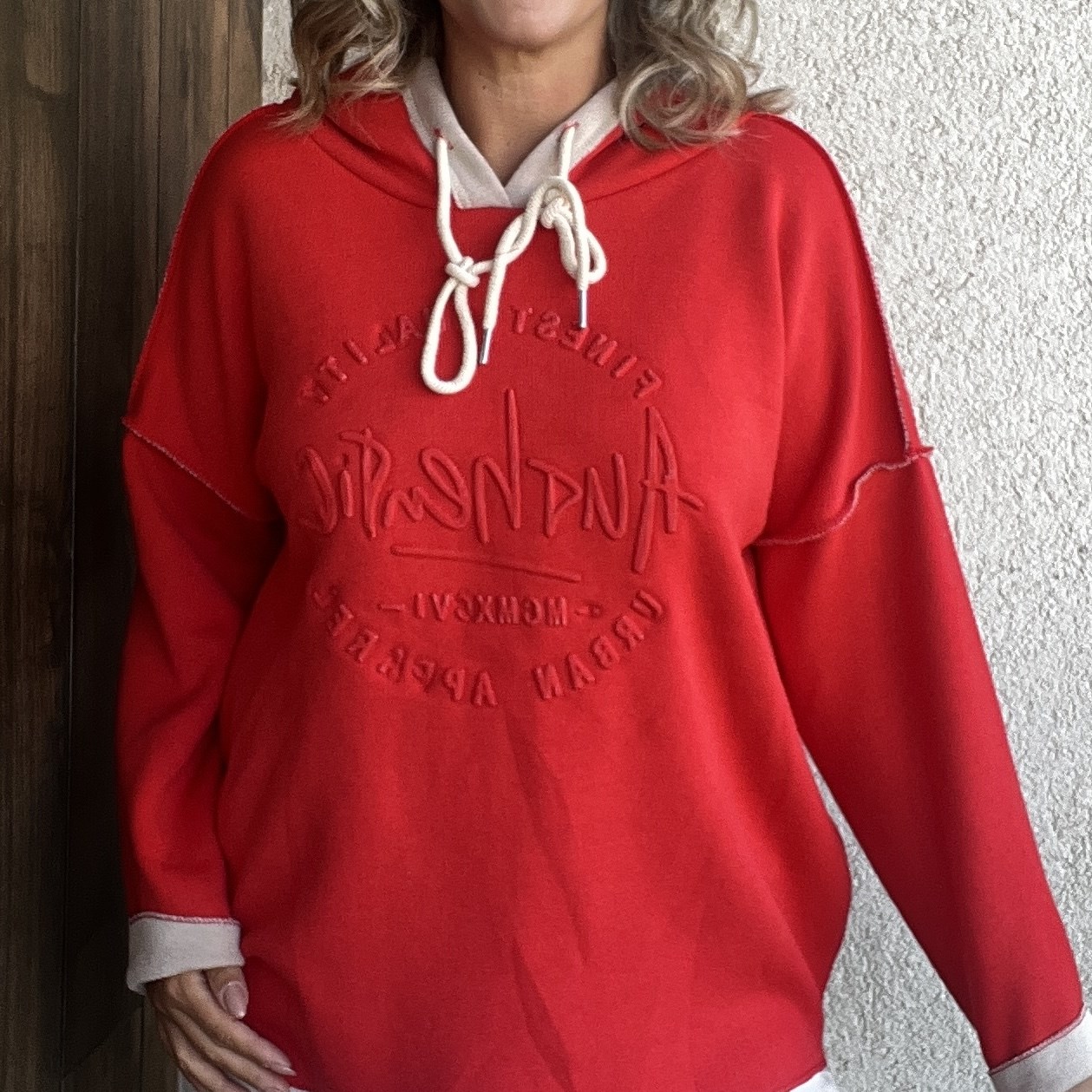 KABARTMA YAZI DETAYLI ÇELİK ÖRGÜ KAPÜŞONLU SWEATSHIRT - Kırmızı
