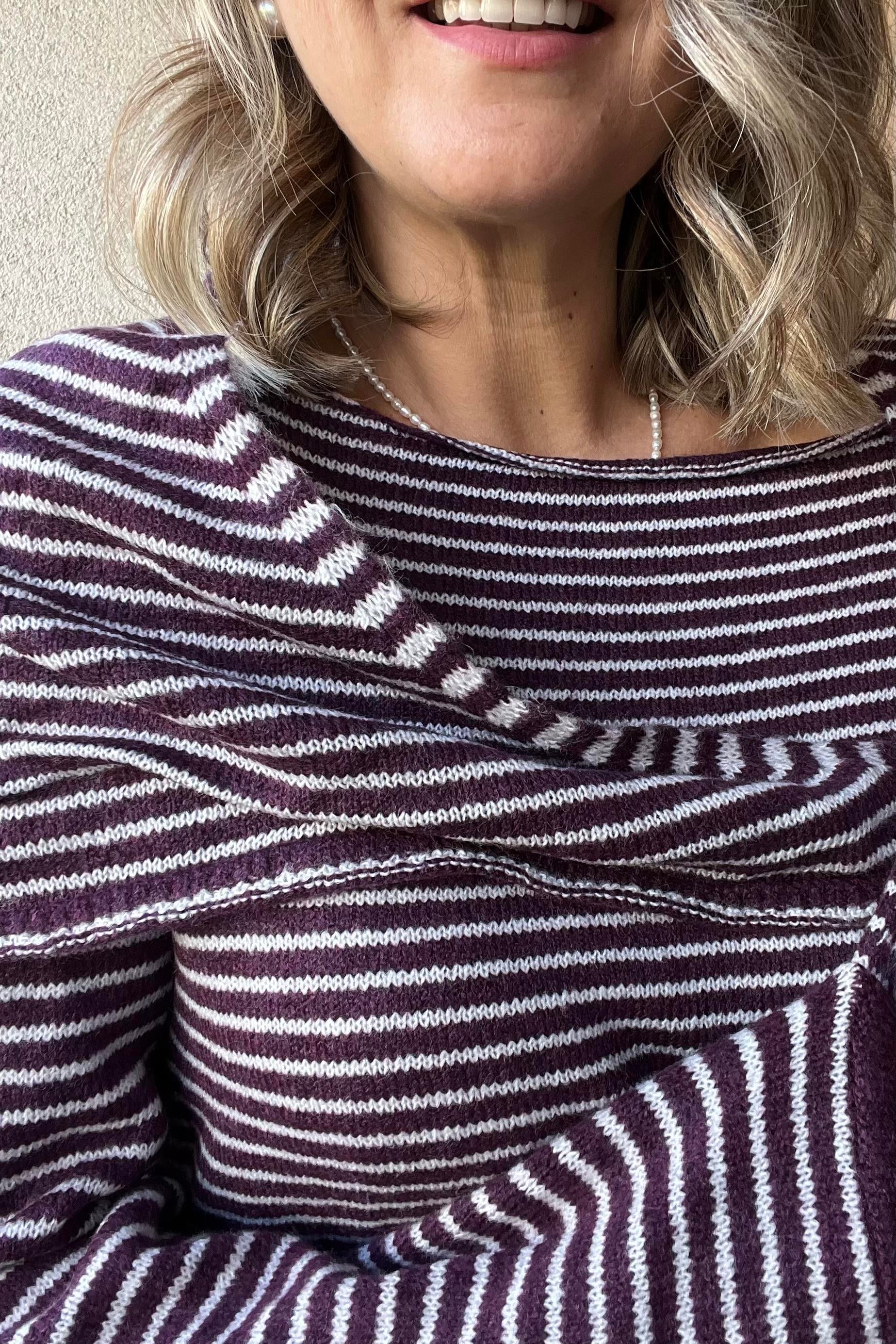 MÜRDÜM ÇİZGİLİ ŞAL DETAYLI KAZAK