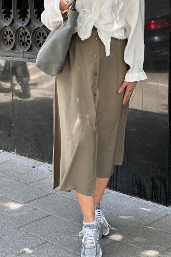 ÖNÜ DÜĞMELİ MİDİ ETEK