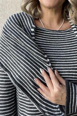 ANTRASİT ÇİZGİLİ ŞAL DETAYLI KAZAK