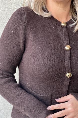 BİSİKLET YAKA PULLU SİMLİ DÜĞMELİ KAHVE TRİKO HIRKA