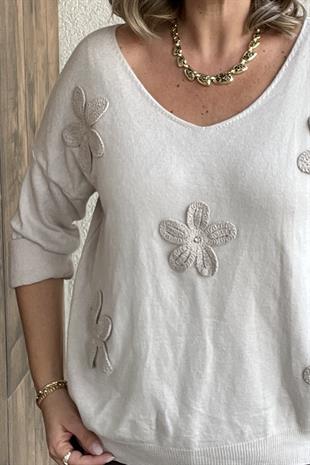 ÇİÇEK KABARTMALI V YAKA TAŞ RENK İTALYAN KAZAK