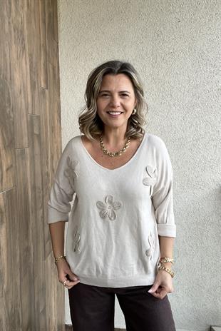 ÇİÇEK KABARTMALI V YAKA TAŞ RENK İTALYAN KAZAK