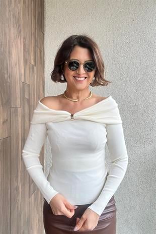 DİLVİN BARDOT YAKA AKSESUARLI EKRU TRİKO KAZAK