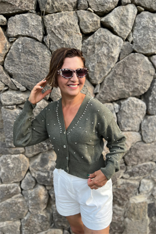 İNCİ DETAYLI TRİKO HIRKA