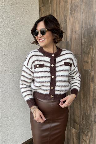 KAHVE ÇİZGİLİ GOLD DÜĞMELİ TÜYLÜ KISA HIRKA