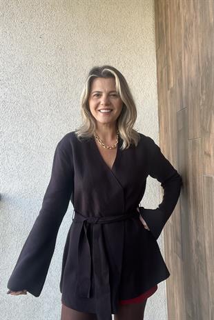 KRUVAZE KEMERLİ YÜN KARIŞIMLI TRİKO HIRKA