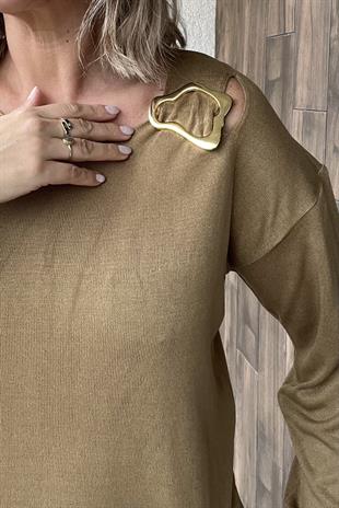 OMUZ TOKA DETAYLI İNCE TRİKO KAZAK