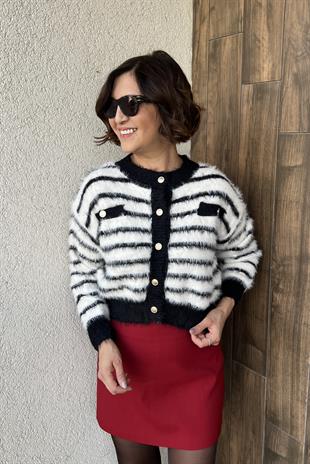 SİYAH ÇİZGİLİ GOLD DÜĞMELİ TÜYLÜ KISA HIRKA