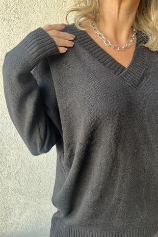 V YAKA SİYAH UZUN TRİKO KAZAK