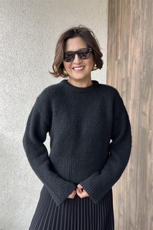 YUMUŞAK DOKULU SİYAH TRİKO KAZAK