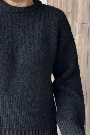 YUMUŞAK DOKULU SİYAH TRİKO KAZAK