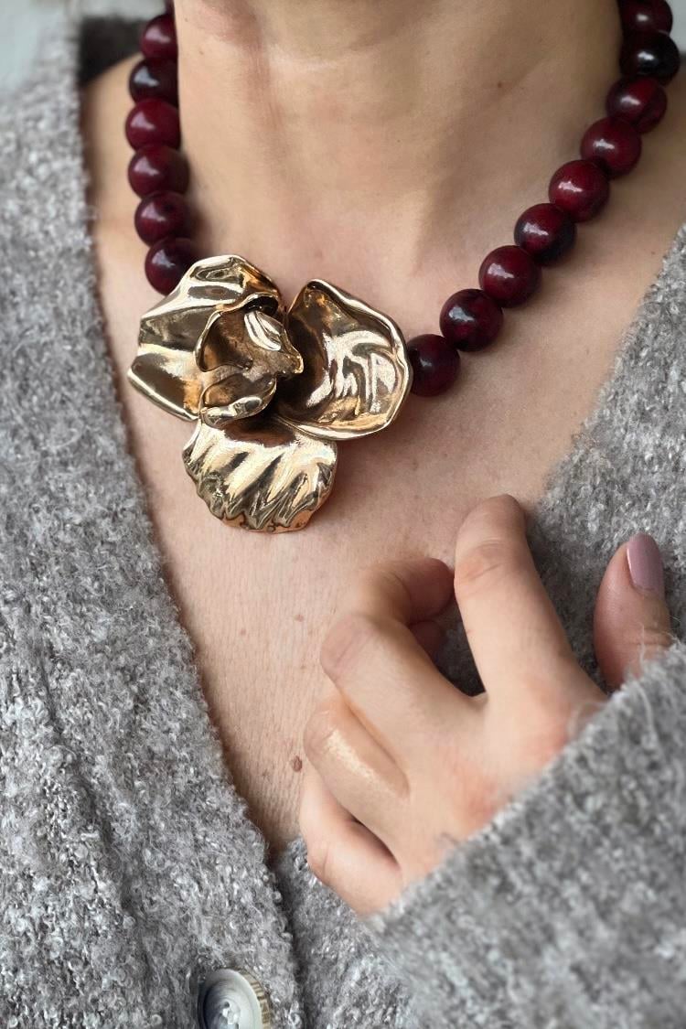 BORDO BONCUK ÇİÇEK KOLYE 