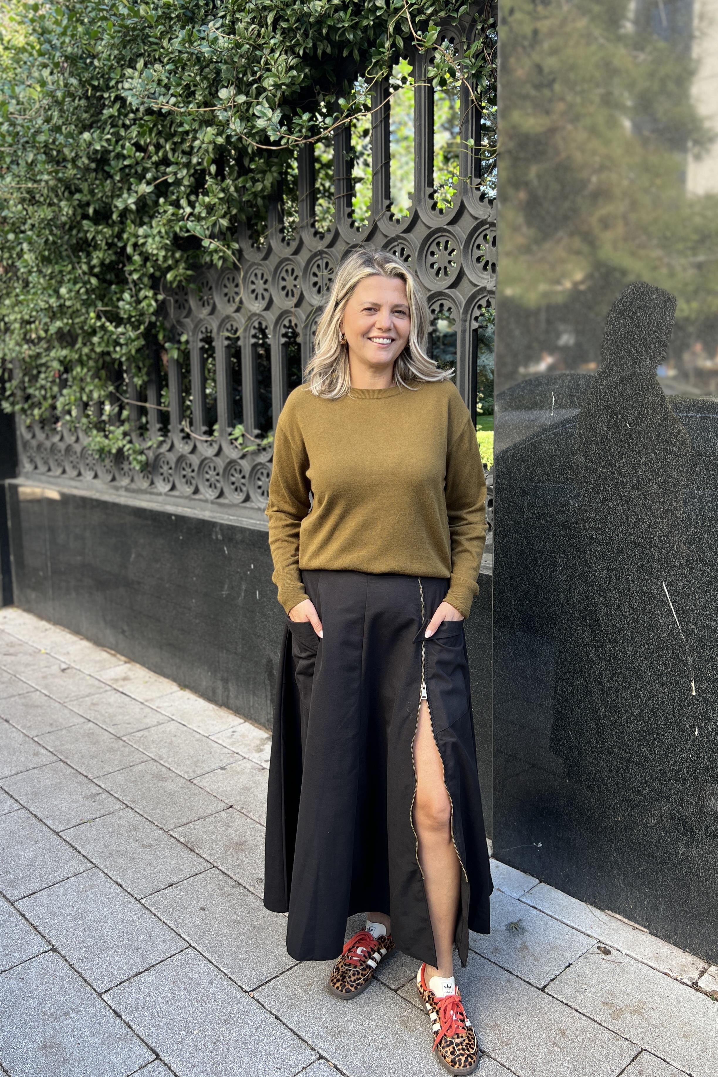 CEP DETAYLI FERMUARLI SİYAH ETEK