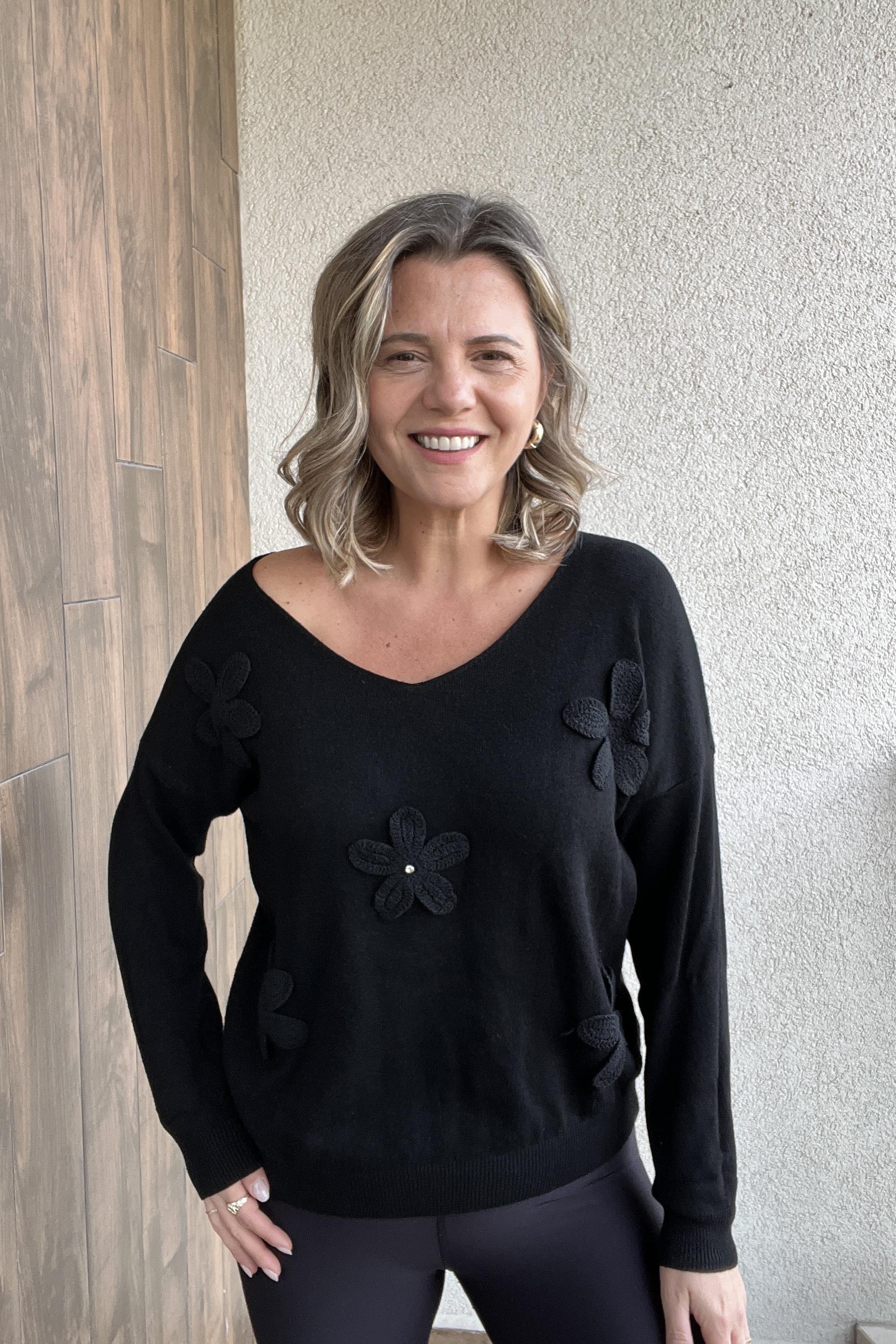 ÇİÇEK KABARTMALI V YAKA SİYAH İTALYAN KAZAK