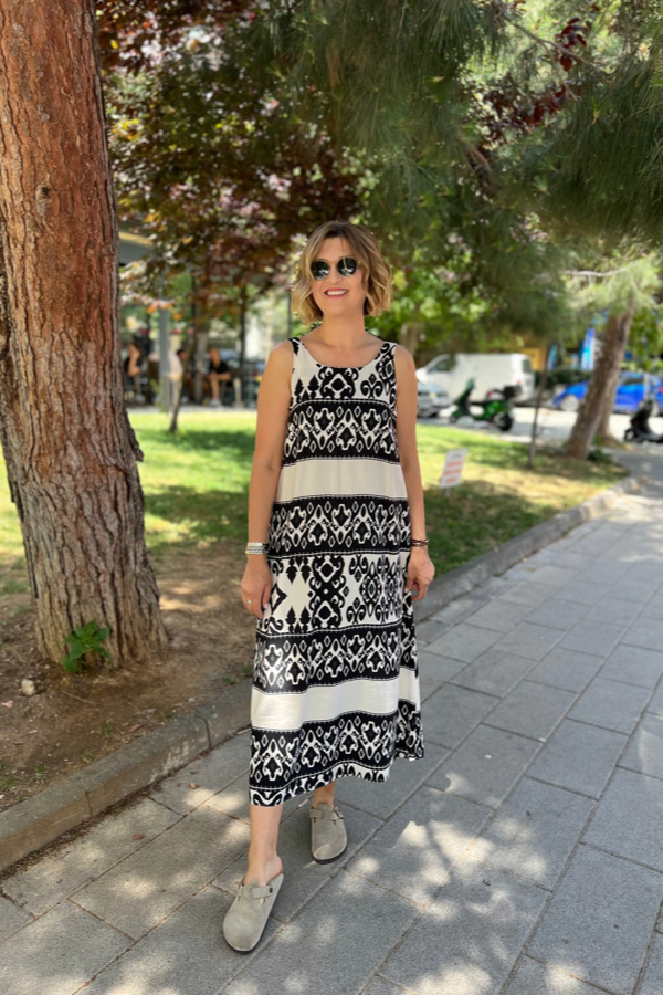 DESENLİ ARKASI V KOLSUZ ELBİSE