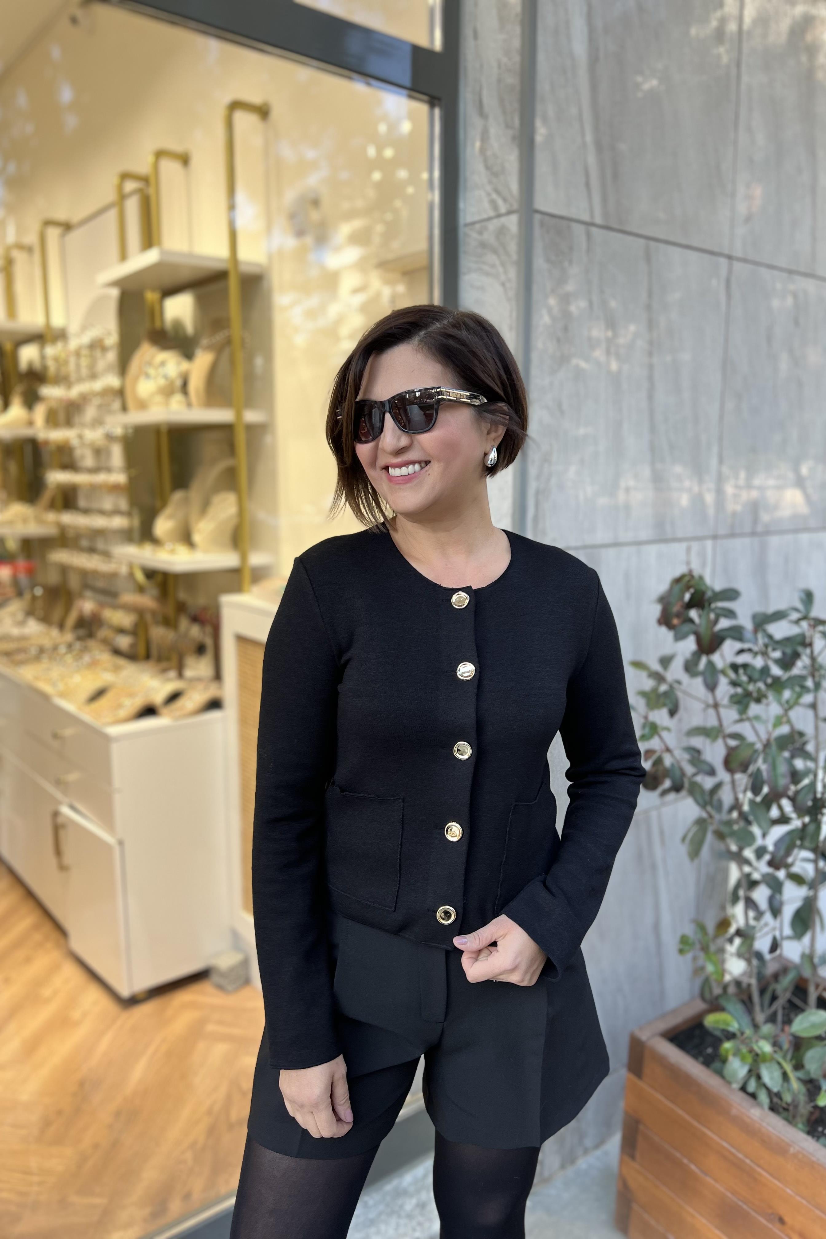 DÜĞME DETAYLI CEPLİ HIRKA