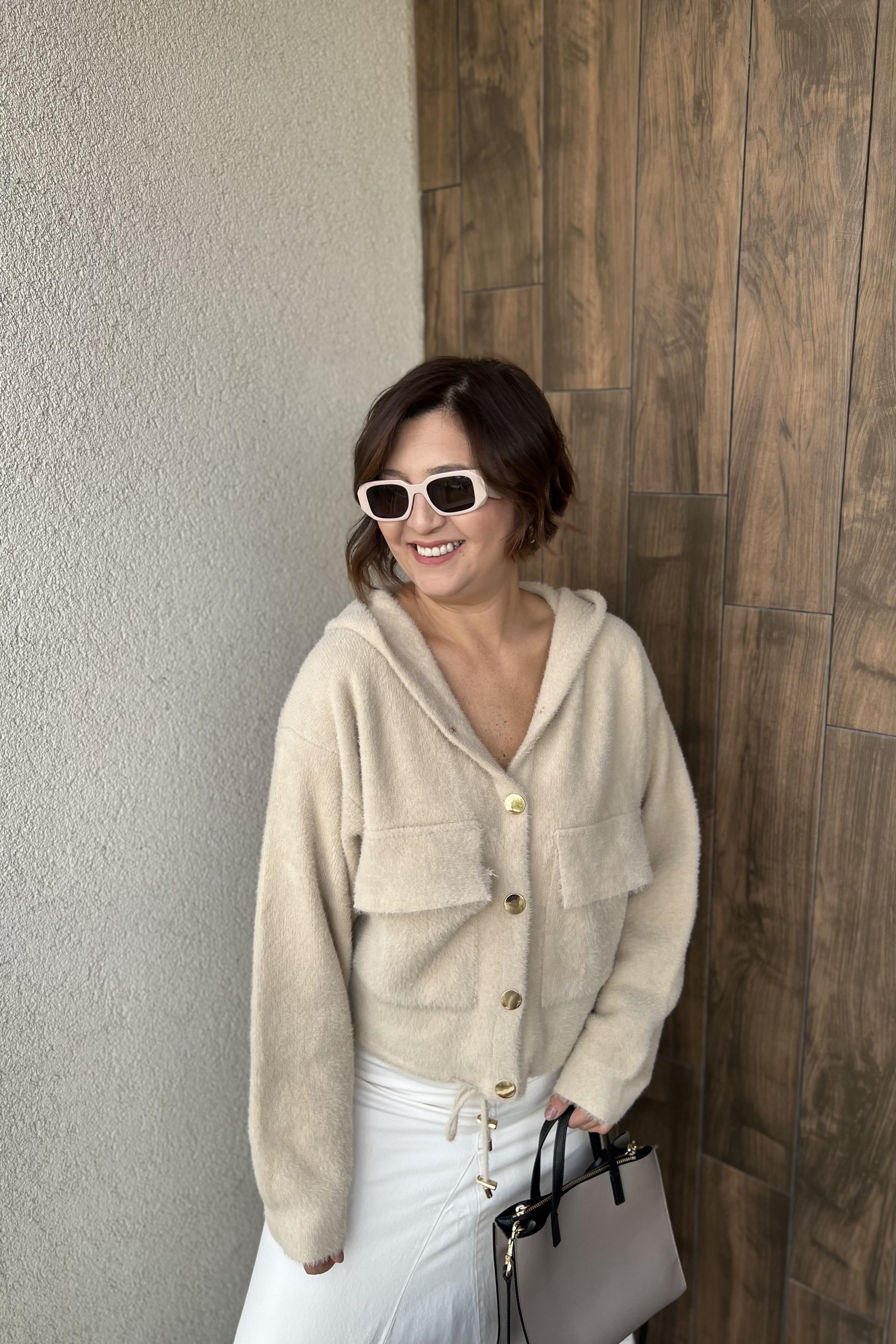 GOLD DÜĞMELİ KAPÜŞONLU ANGORA BEJ HIRKA