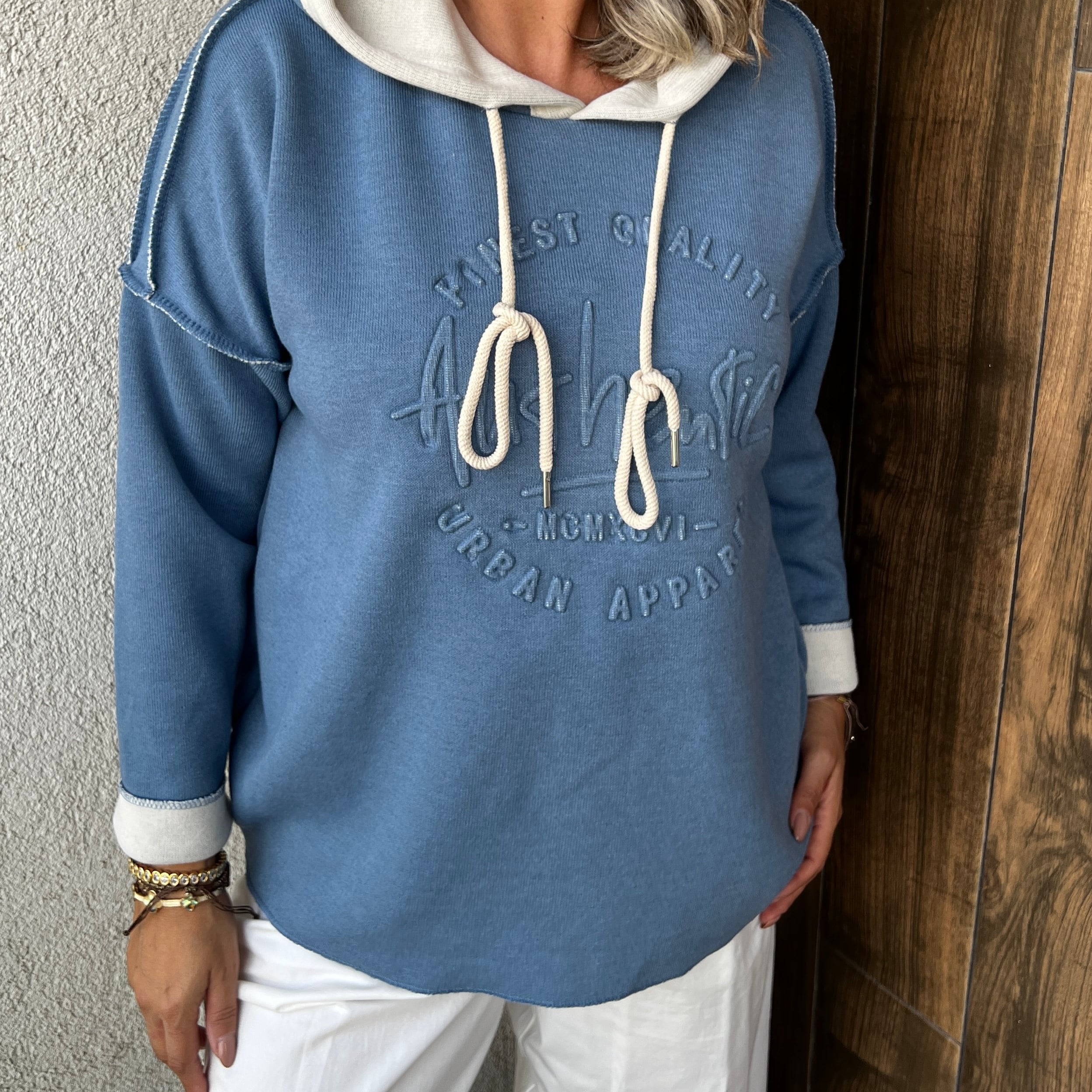 KABARTMA YAZI DETAYLI ÇELİK ÖRGÜ KAPÜŞONLU SWEATSHIRT - Mavi
