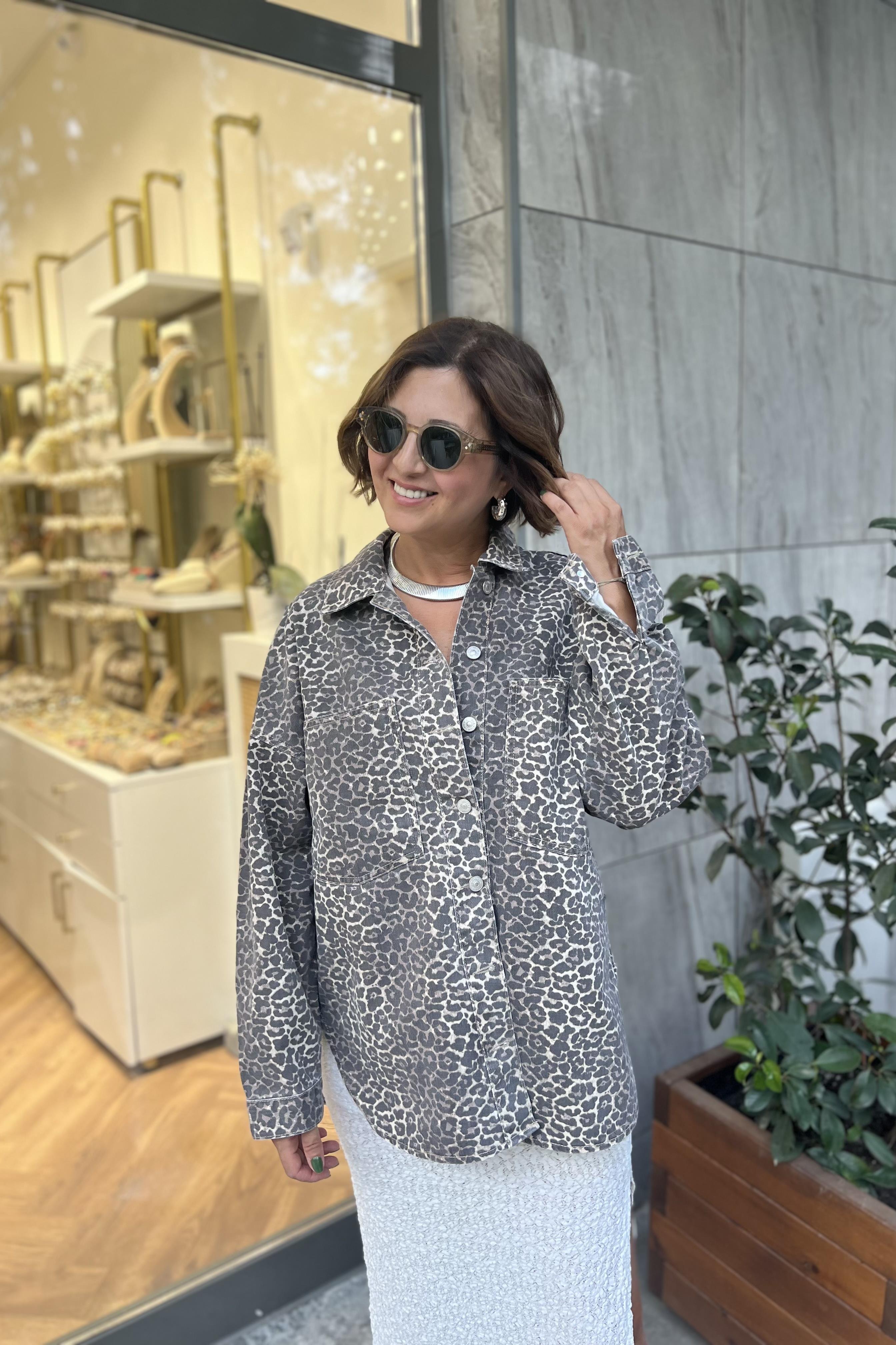 KAHVE LEOPAR DESENLİ JEAN GÖMLEK