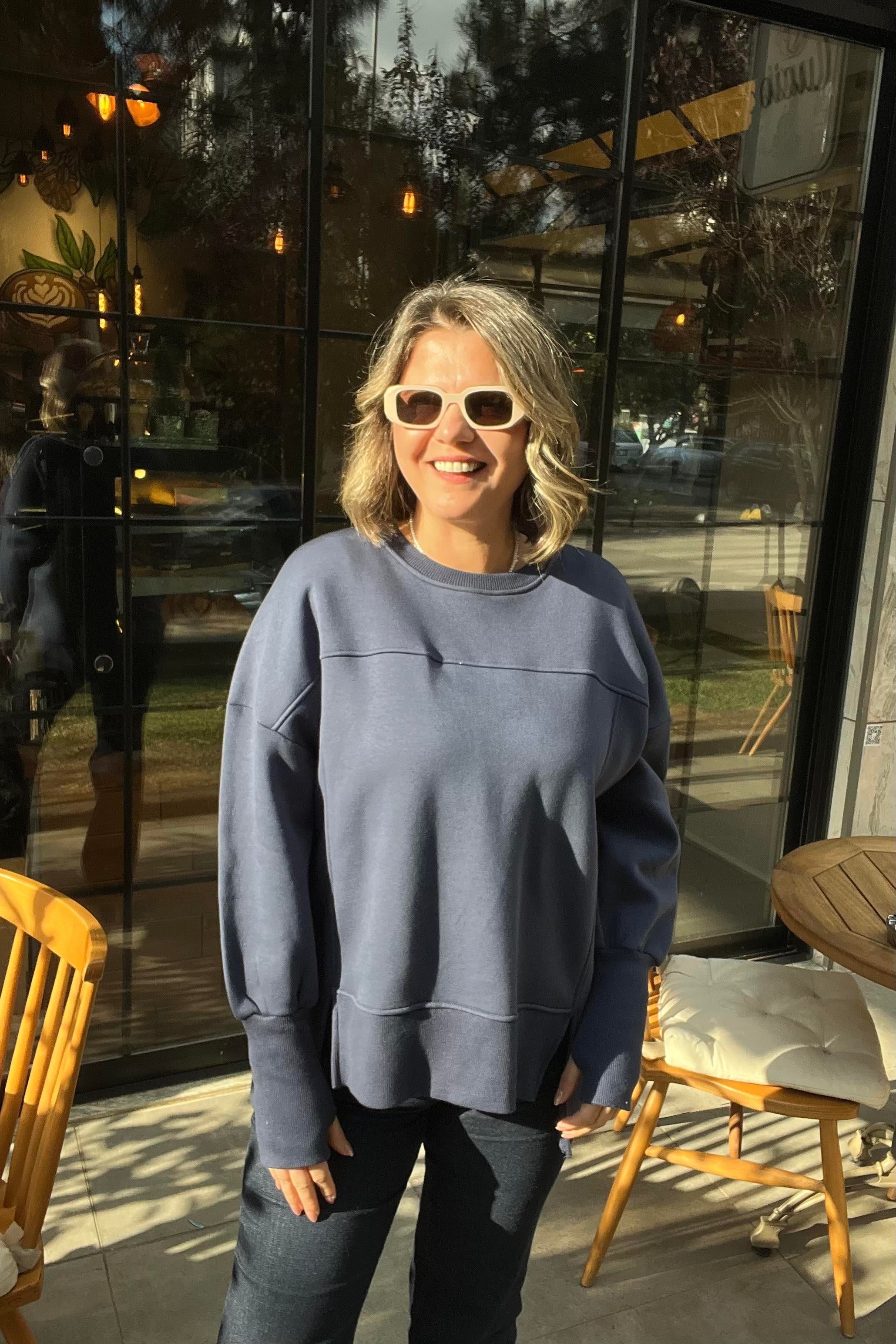 KOL DETAYLI LACİVERT  OVERSİZE SWEATSHIRT