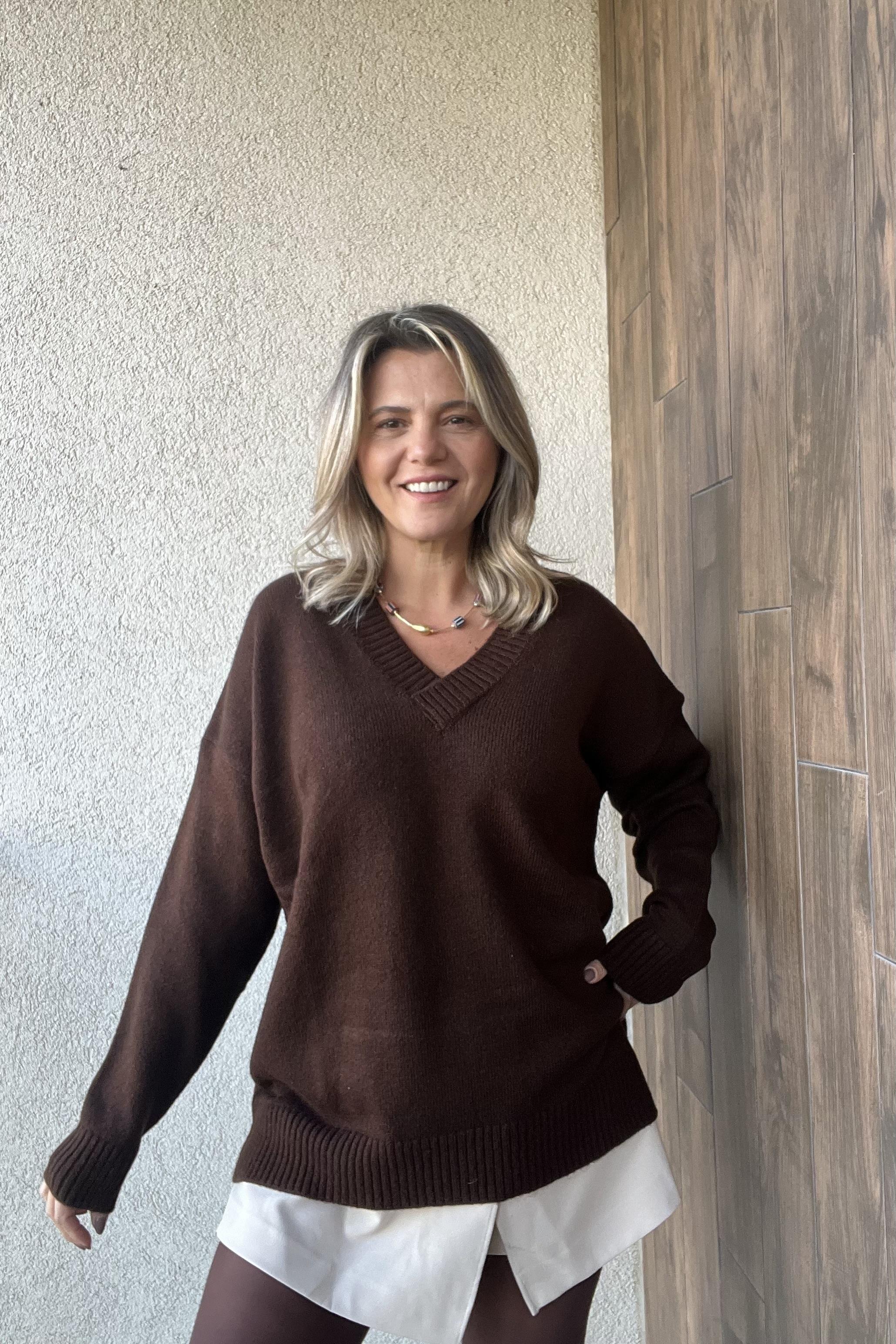 V YAKA KAHVE UZUN TRİKO KAZAK