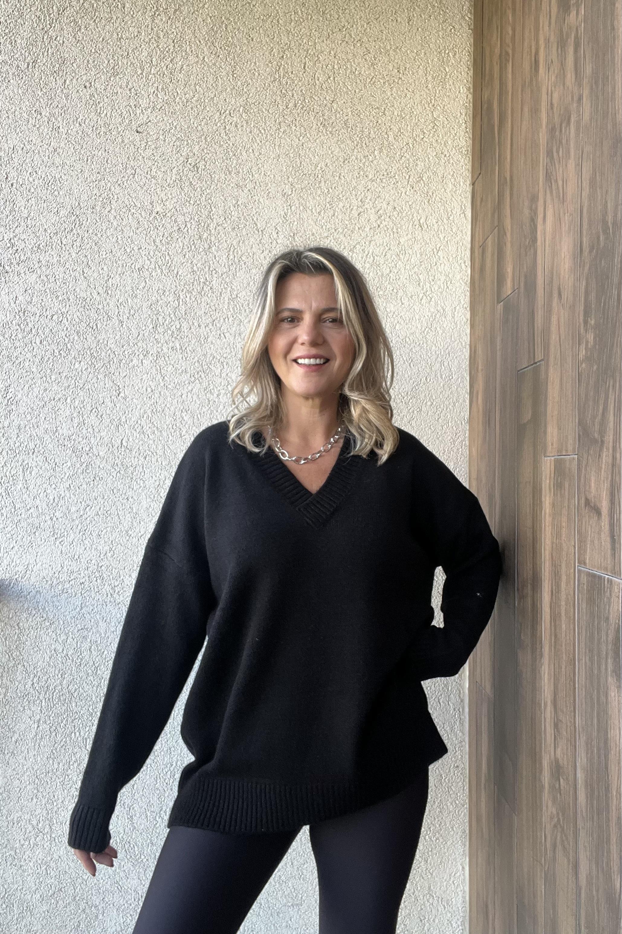 V YAKA SİYAH UZUN TRİKO KAZAK