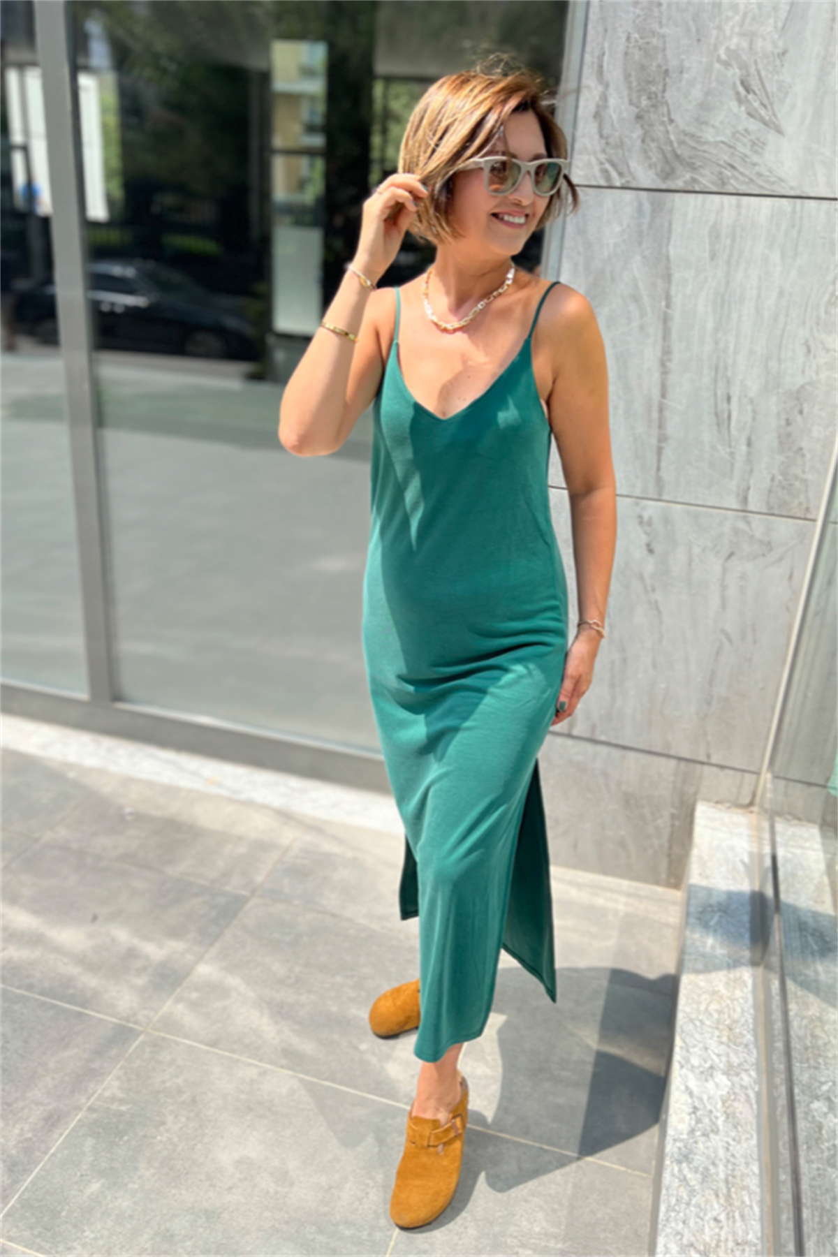 YIRTMAÇ DETAYLI ELBİSE