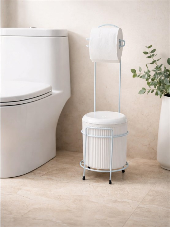 Metal Standlı Tuvalet Kağıtlığı Ve Kapaklı Çöp Kovası Seti – Modern Banyo Düzenleyici