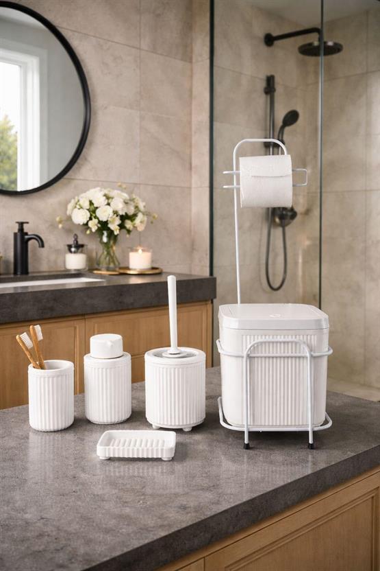 Modern Beyaz Standlı Banyo Aksesuar Seti -Click Kapaklı Banyo Kovası, Sabunluk,Diş Fırçalık Seti