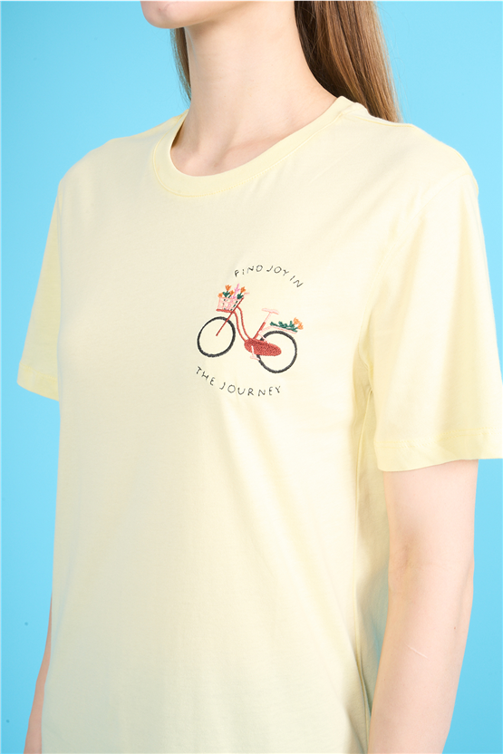 C.K Y26 8946 Fithit Kadın Bisiklet Yaka Regular Nakışlı T-shirt Uçuk Sarı