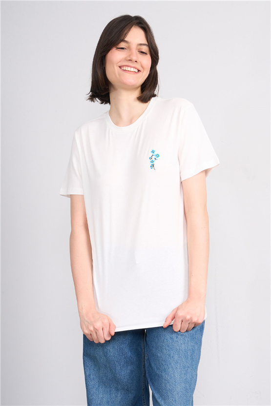 C.K Y26 8925 Fithit Byn B.Yk Regular Nakışlı T-shirt Krem