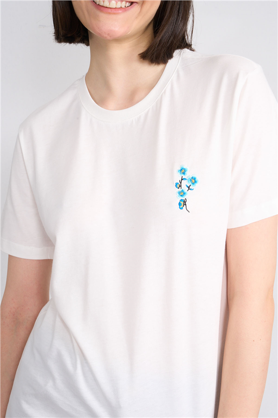 C.K Y26 8925 Fithit Byn B.Yk Regular Nakışlı T-shirt Krem