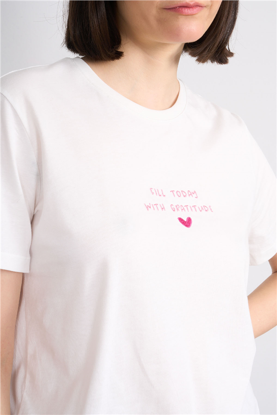 C.K Y26 8949 Fithit Byn B.Yk Regular Nakışlı T-shirt Krem