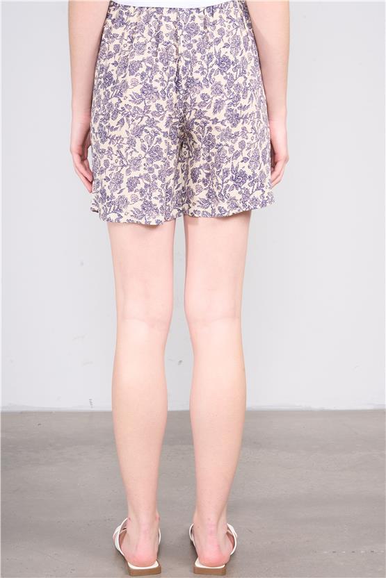 Çetinkaya Fithit 7026 Kadın Viskon Cepli Şort Krem Üzeri Eteği Sulu Mavi Çiçek Desen