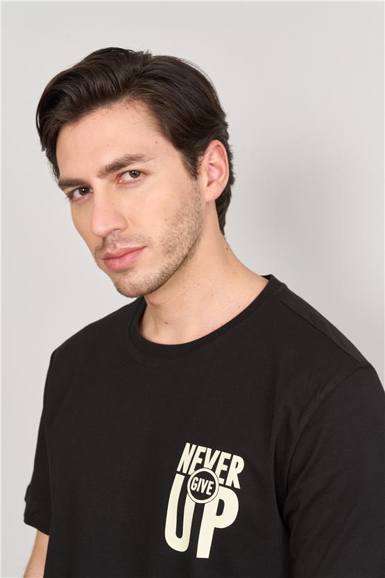 Çetinkaya Mentality 3888 B Yaka Regular Baskılı T-Shirt Siyah