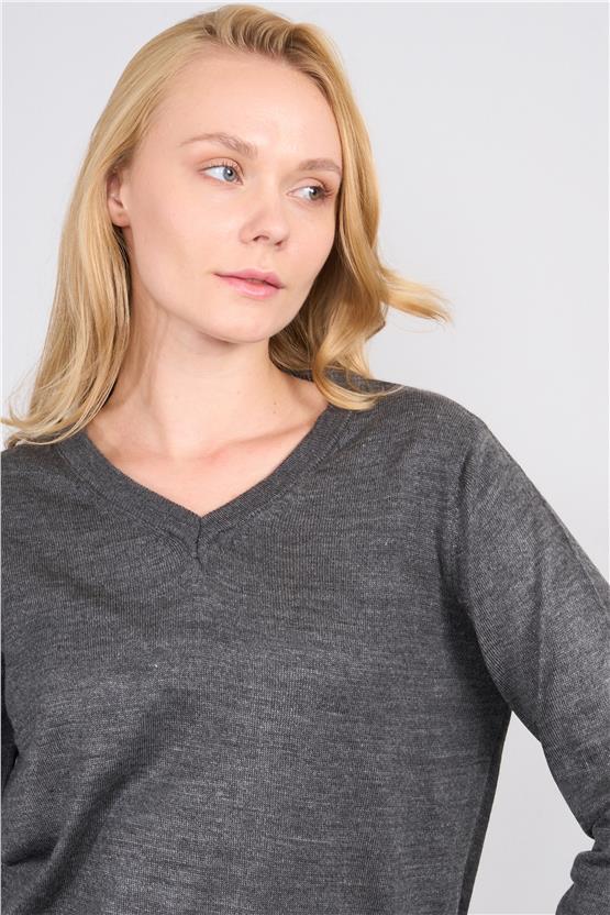 Çetinkaya Miyamira 2307 Kadın Basic V Yaka Yanları Yırtmaçlı Triko Koyu Gri