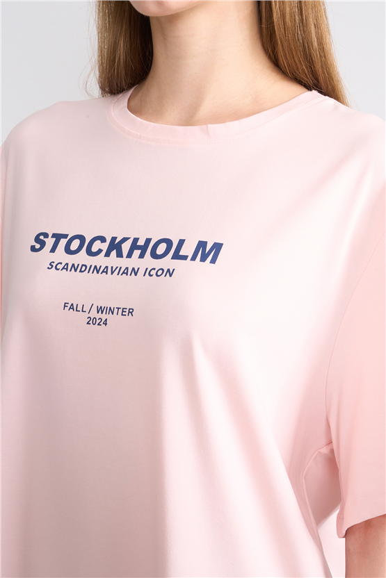 Helly Y25 Mb-6056 Pudra Kadın Stockholm Yazı Baskılı T-Shirt