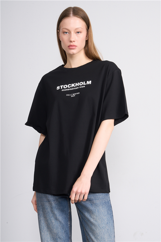 Helly Y25 Mb-6056 Siyah Kadın Stockholm Yazı Baskılı T-Shirt