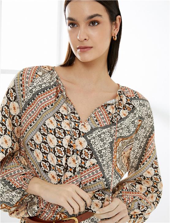Koton 4Sak60060Uw 2D2 Turuncu Desenli Kadın Dokuma Uzun Kollu Bluz